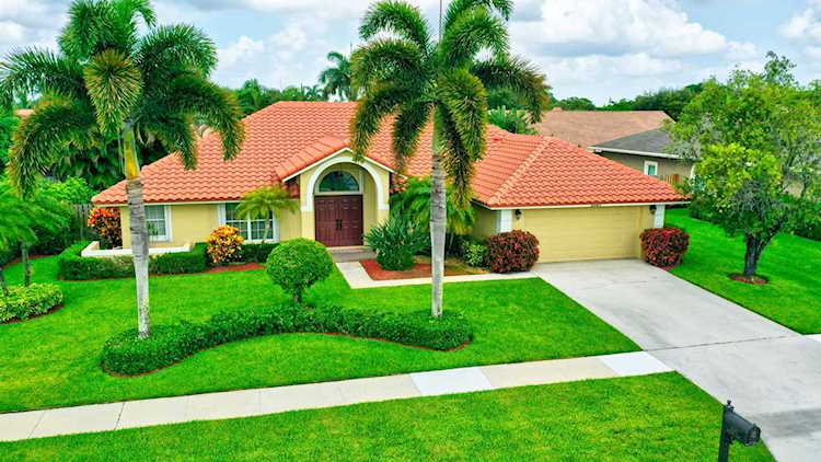 2087 Portland Avenue Wellington, FL 33414