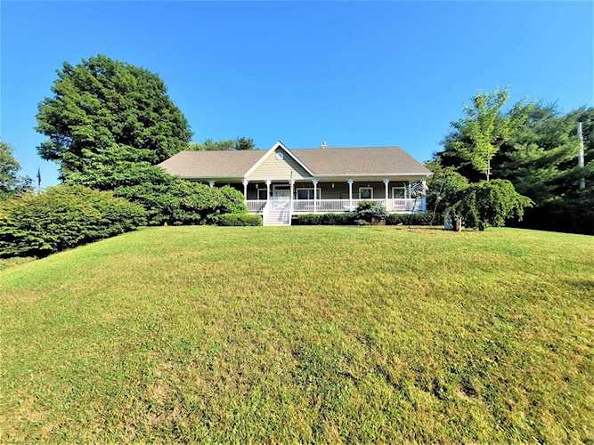 369 Vineyard Ave Lloyd, NY 12528 | Val Kerr Team Photo 1