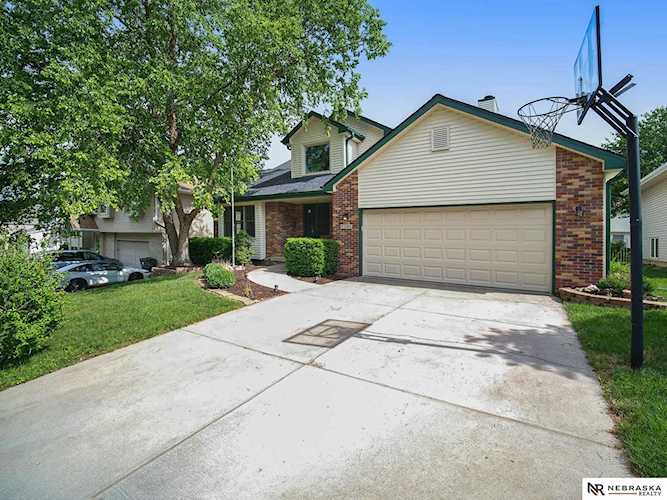 5241 Happy Hollow Ln Lincoln, NE 68503 | MLS 22207306 Photo 1