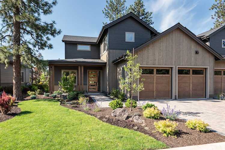 20331 SE Jack Benny Loop Bend, OR 97702