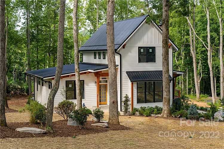 18 Ted Linn Dr Fairview, NC 28730