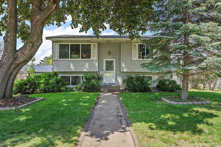 131 Macarthur Street E South Saint Paul, MN 55075