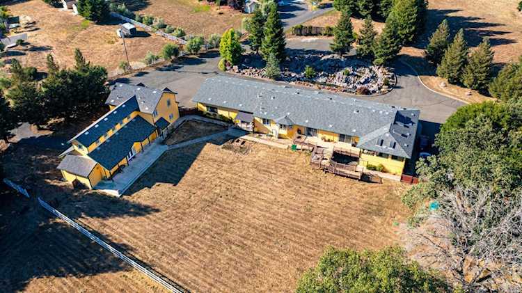 1349 Cunningham Road Sebastopol, CA 95472