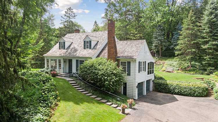 2400 Oakland Road Minnetonka, MN 55305