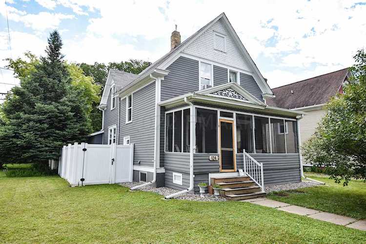 124 10th St N Moorhead, MN 56560