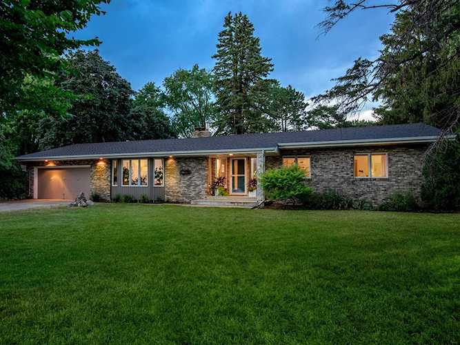 1677 Stanbridge Avenue Roseville, MN 55113