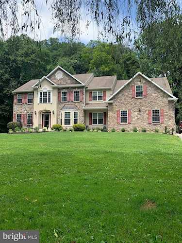 2201 Glenspring Ln Broomall, PA 19008