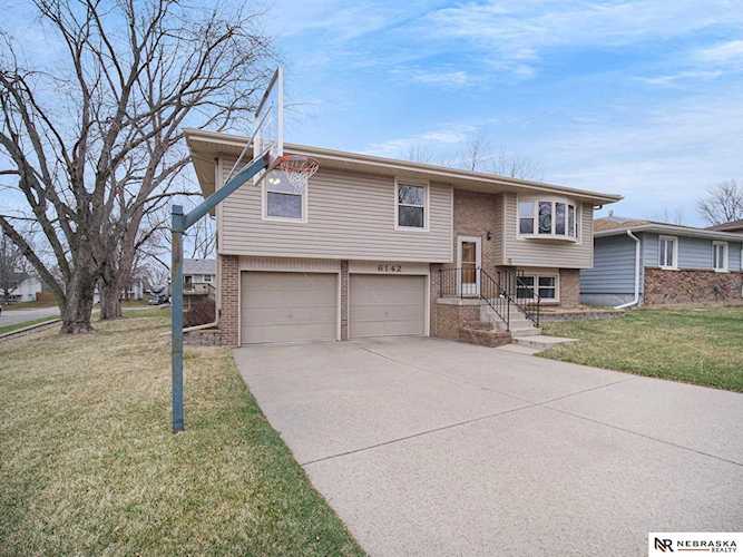 6142 NW 7 St Lincoln, NE 68521 | MLS 22204873 Photo 1