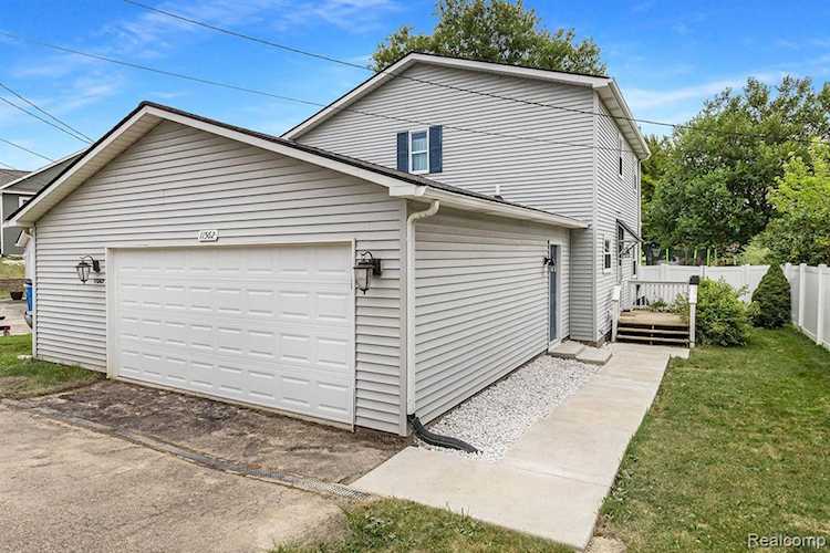 11562 Norway Dr Hartland Twp, MI 48353