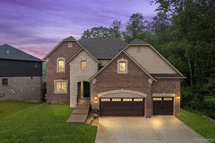 54072 Deadwood Ln Shelby Twp, MI 48316