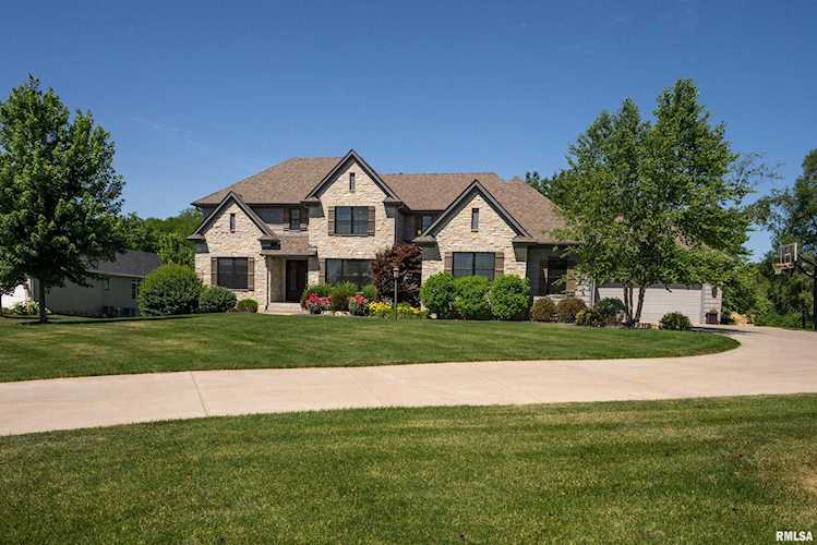 3994 Grayhawk Dr Bettendorf, IA 52722
