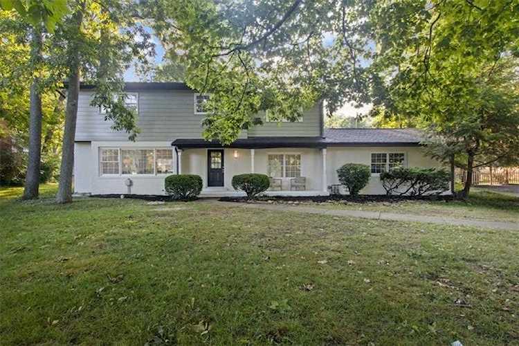 7821 Hoover Rd Indianapolis, IN 46260 | MLS 21867791 Photo 1
