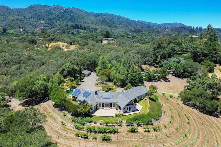 1860 Sobre Vista Court Sonoma, CA 95476