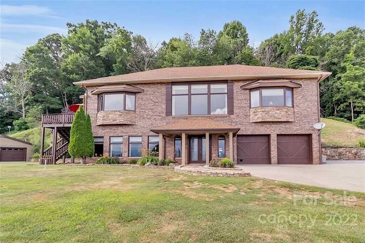 1445 Grandeur Heights Clyde, NC 28721