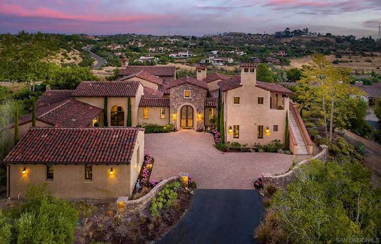 7671 Iluminado San Diego, CA 92127