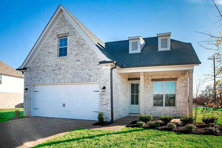 10 Chickasaw Trace Dr Oakland, TN 38060