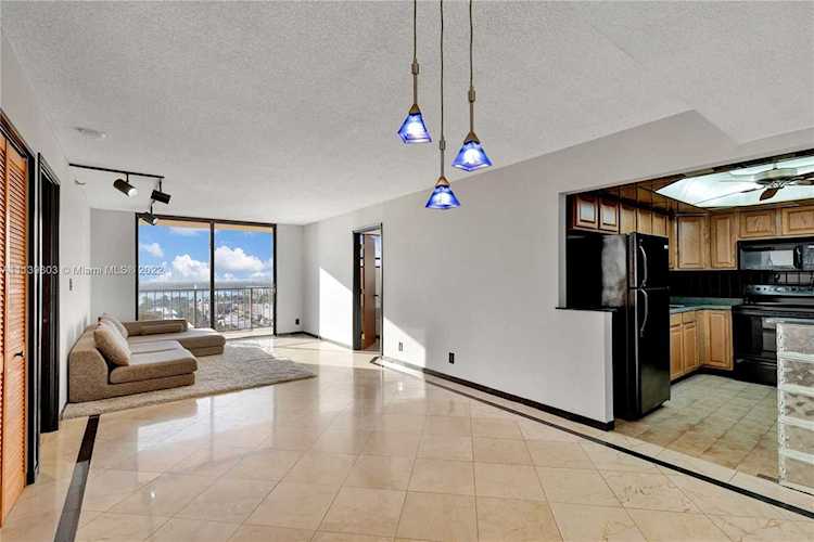 290 174th St #2106 Sunny Isles Beach, FL 33160