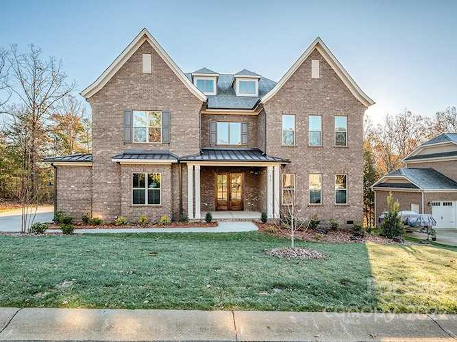 579 Highland Ridge Point Lake Wylie, SC 29710