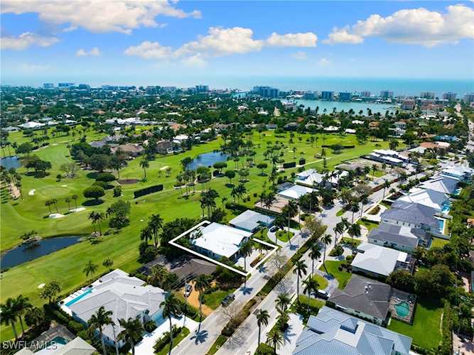 690 Harbour Dr Naples, FL 34103