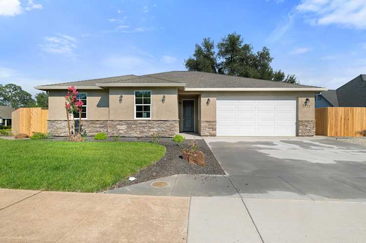 1777 St Andrews Dr Redding, CA 96003