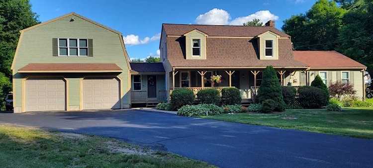 13 Yew St Douglas, MA 01516