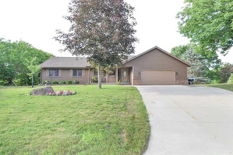 16901 Harbor Court Lakeville, MN 55044