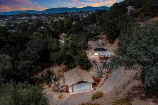 26931 Oakmont Road Valley Center, CA 92082
