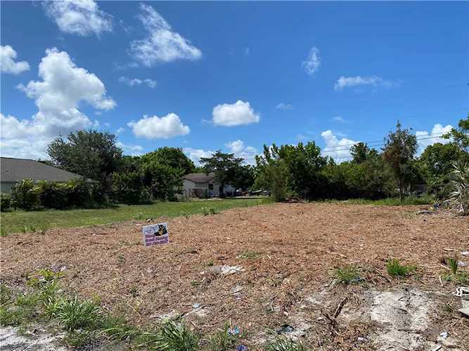 438 SW 13th Ln Vero Beach, FL 32962
