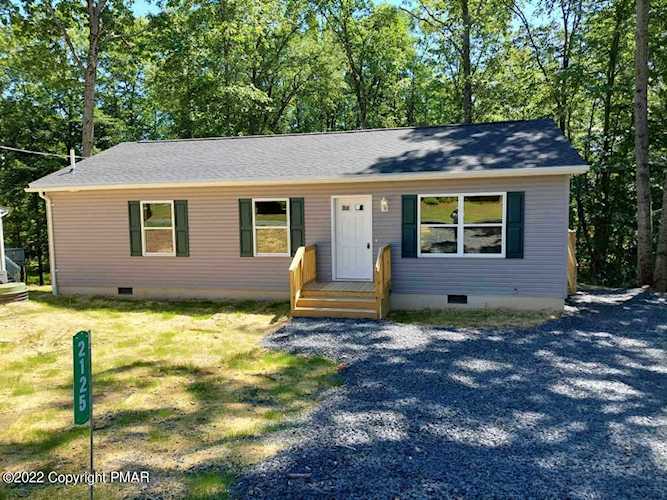2125 Bedford Dr Bushkill, PA 18324