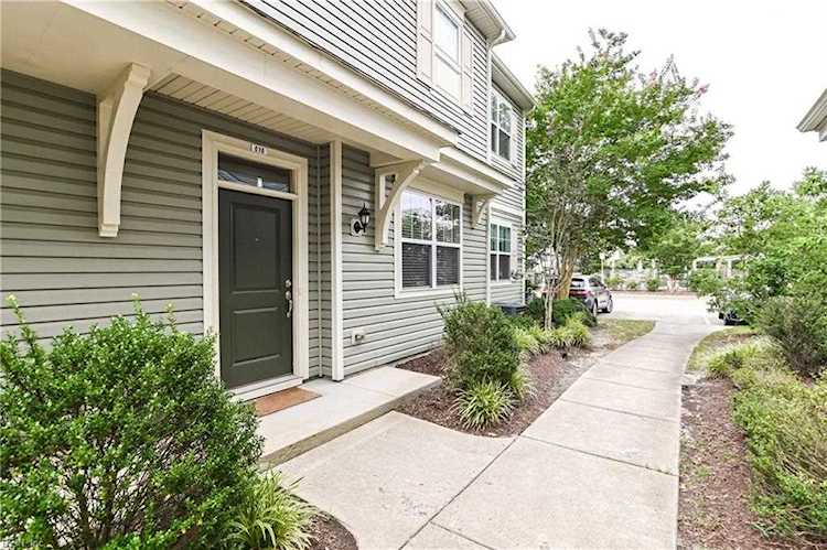 616 Lacy Oak Dr Chesapeake, VA 23320