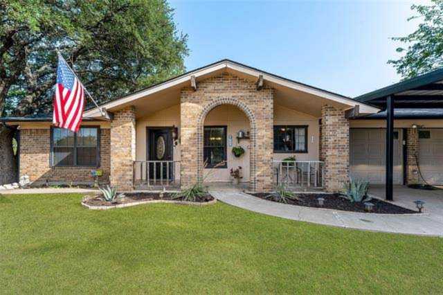 302 Saddleview Court Granbury, TX 76048