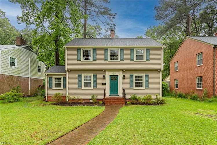 27 Stratford Rd Newport News, VA 23601