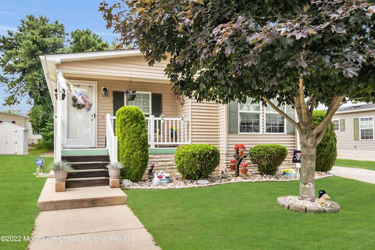 905 Oak Ridge Terrace Whiting, NJ 08759 | MLS 22222725 Photo 1