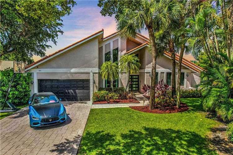 8111 NW 53rd Ct Coral Springs, FL 33067
