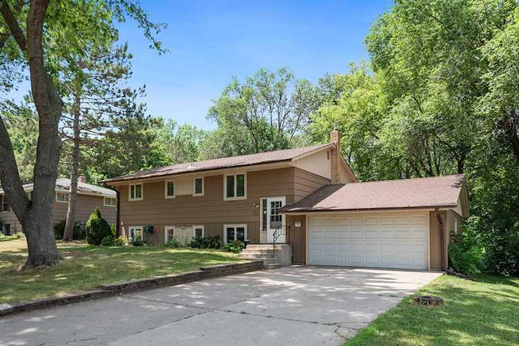 968/970 Gershwin Avenue N Oakdale, MN 55128