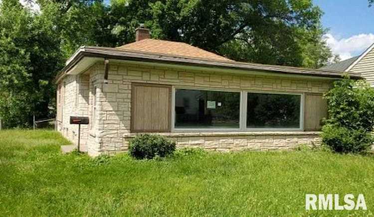 217 28th Ave East Moline, IL 61244