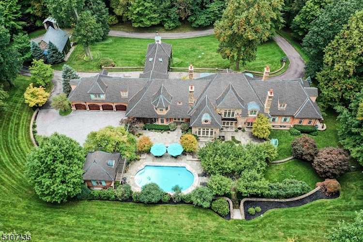 8 Chapel Ln Mendham Boro, NJ 07945