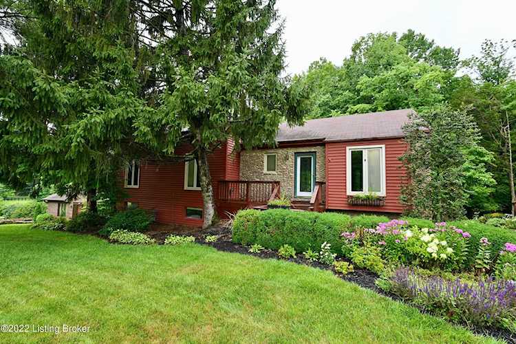 300 Wooded Falls Rd Louisville, KY 40243