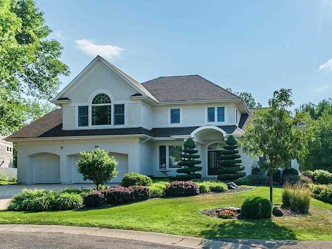 6711 Pointe Lake Lucy Chanhassen, MN 55317