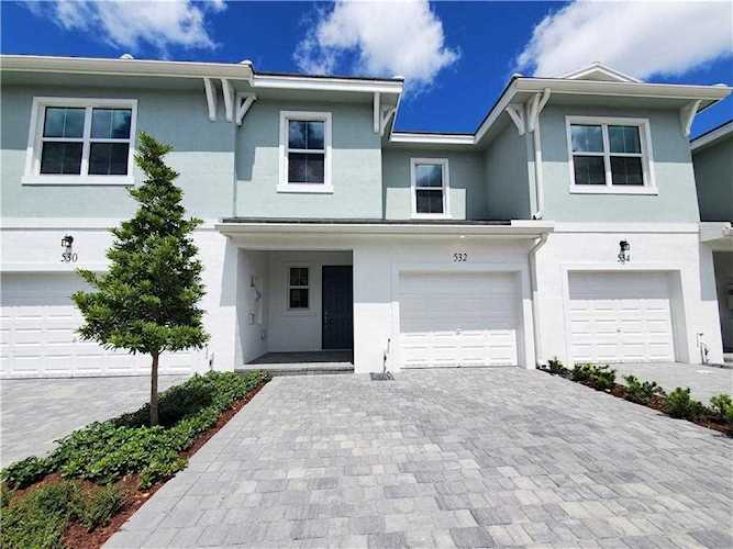 532 Sanderling Circle Deerfield Beach, FL 33442