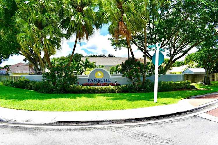 10311 SW 9th Ln Pembroke Pines, FL 33025