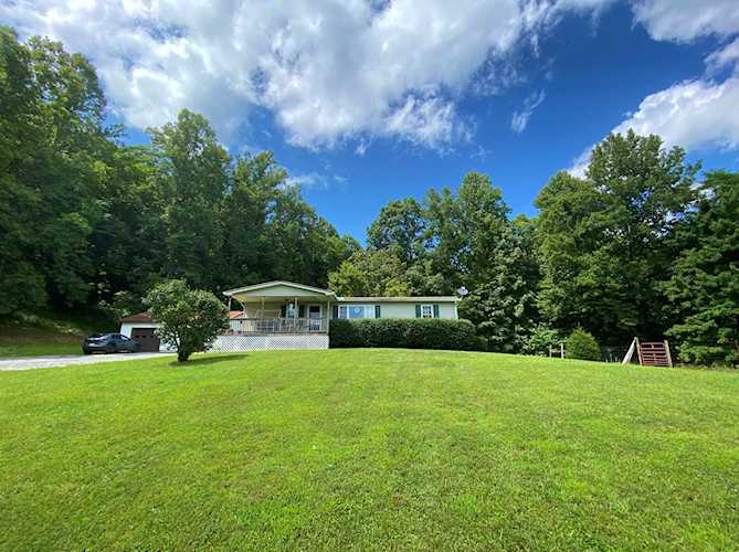 913 Clayton Judson Rd Alderson, WV 24910
