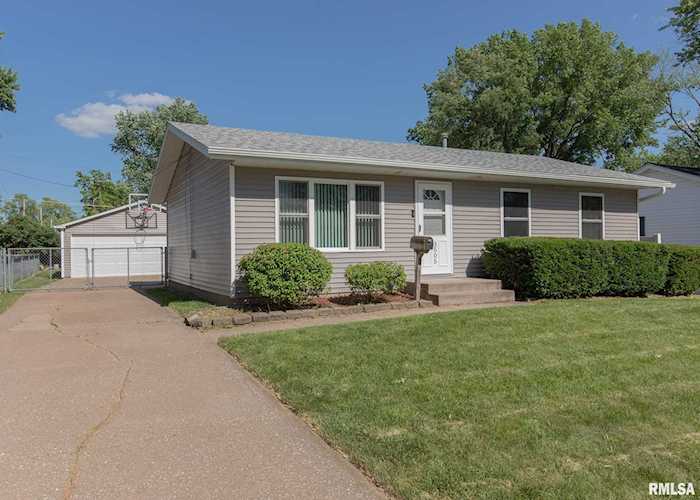 3505 Somerset Dr Bettendorf, IA 52722