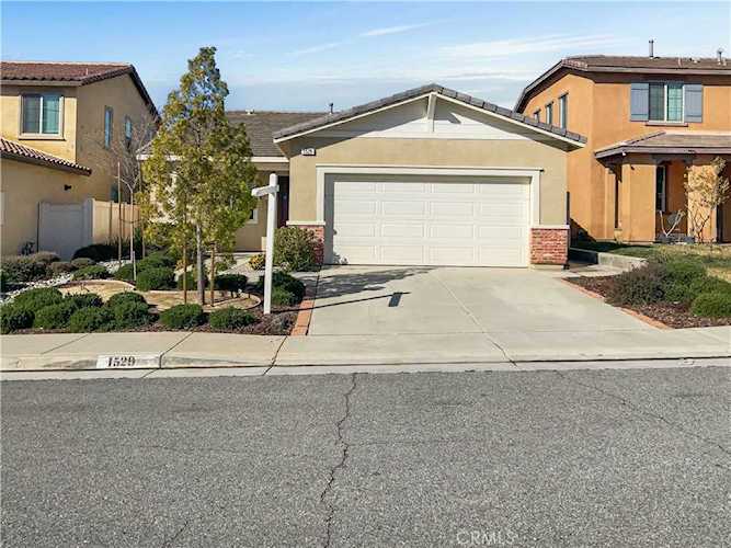 1529 Milky Way Beaumont, CA 92223
