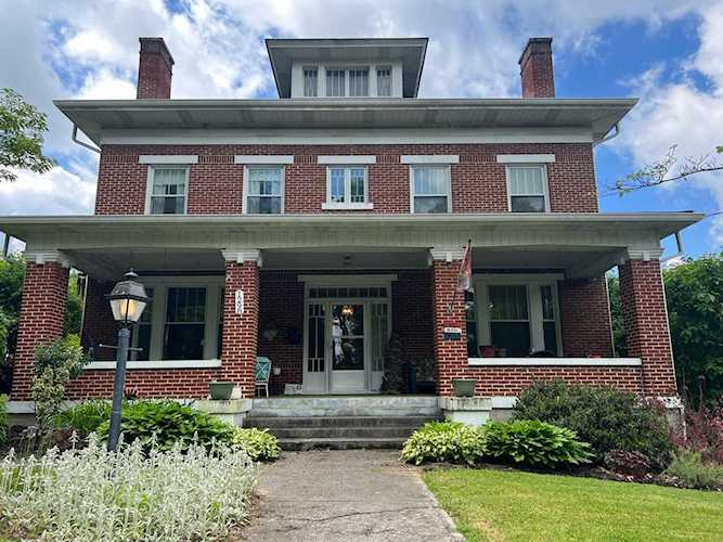 1298 E Washington St Lewisburg, WV 24901