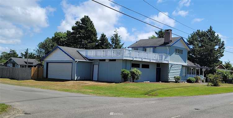 4514 L Place Seaview, WA 98644