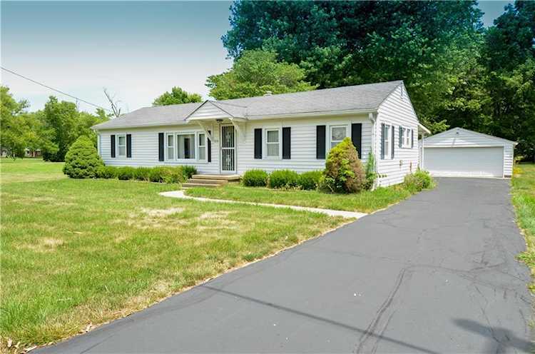 219 N West St Bargersville, IN 46106