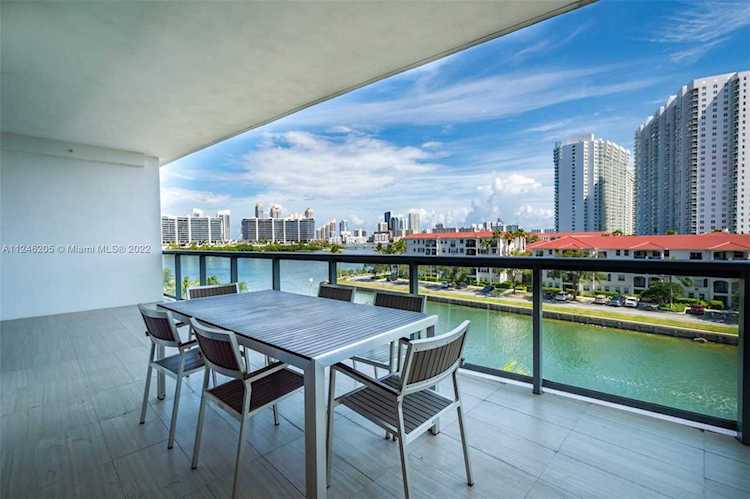 3250 NE 188th St #404 Aventura, FL 33180