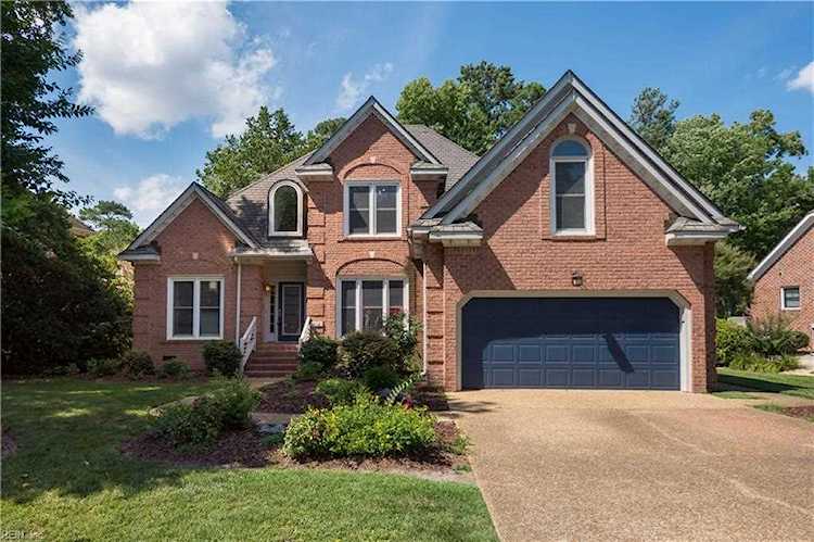 812 Loch Island Dr Chesapeake, VA 23320