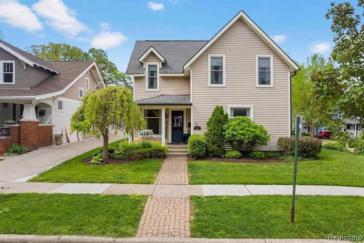 404 Dubuar St Northville, MI 48167